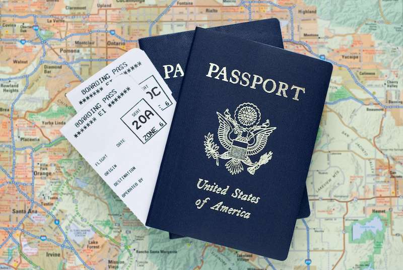 Passaporte e passagens aéreas para Chicago
