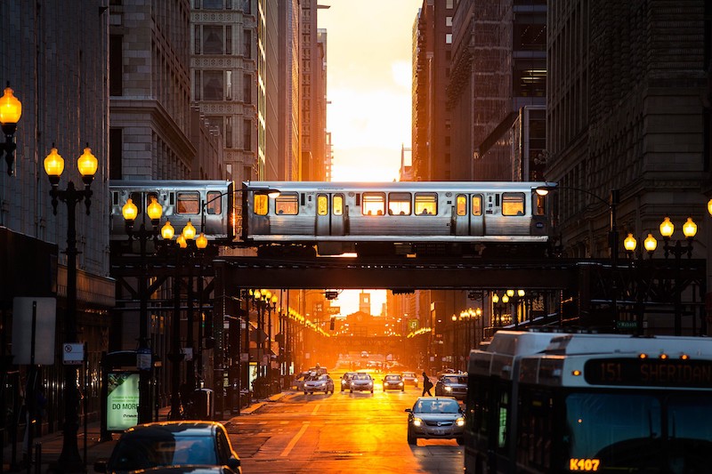 Trem e ônibus em Chicago