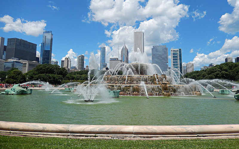 Jatos d'água na Buckingham Fountain em Chicago