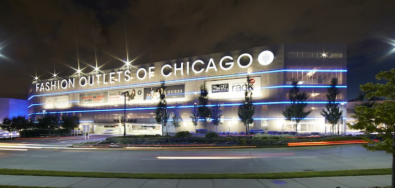 Fashion Outlets of Chicago à noite