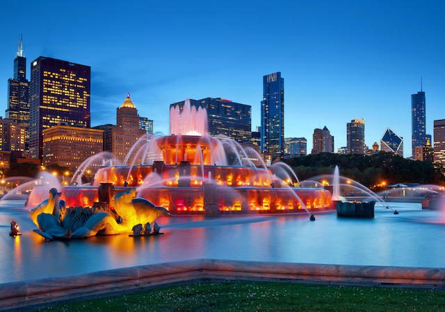 Buckingham Fountain à noite em Chicago