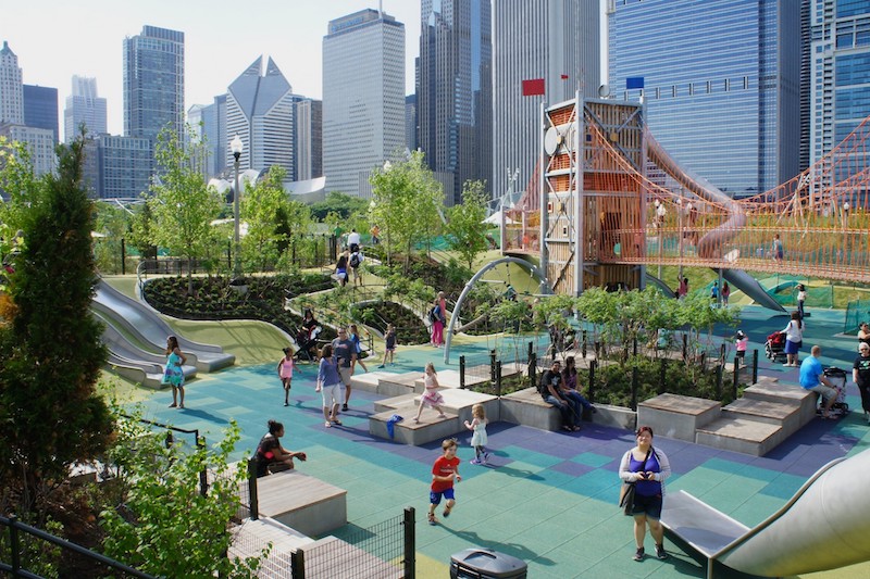Parque infantil no Maggie Daley Park em Chicago