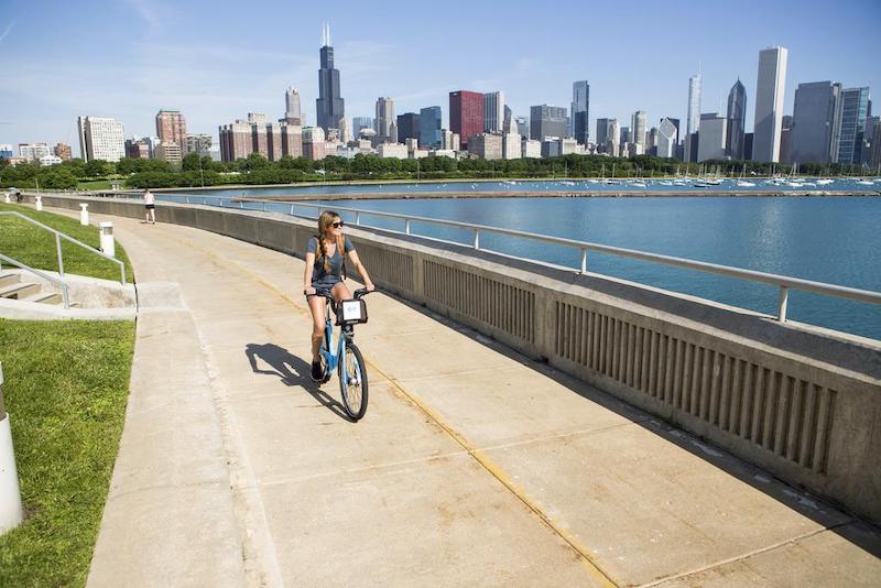 Andando de bicicleta em Chicago
