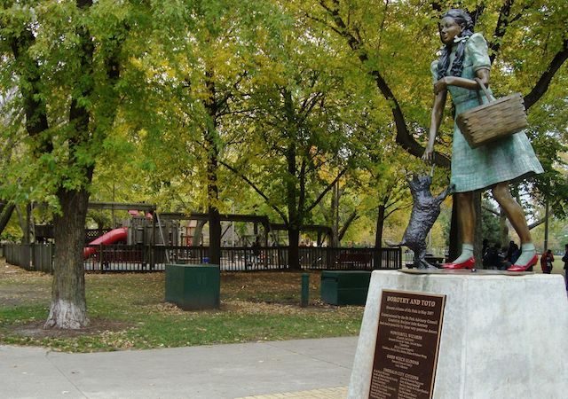 Estátua de Dorothy & Toto no Oz Park em Chicago