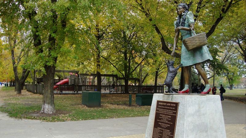 Estátua de Dorothy & Toto no Oz Park em Chicago
