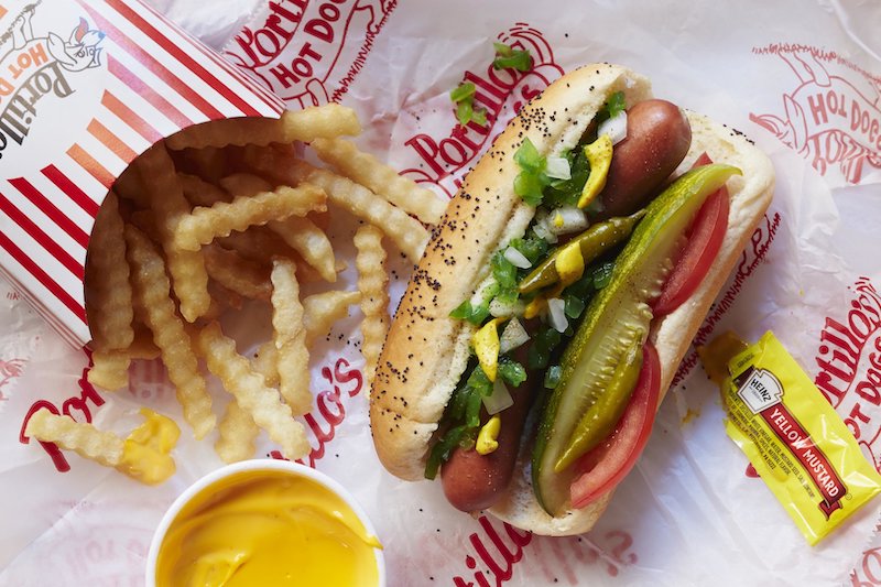 Combo de hot dog com batatas fritas em Chicago