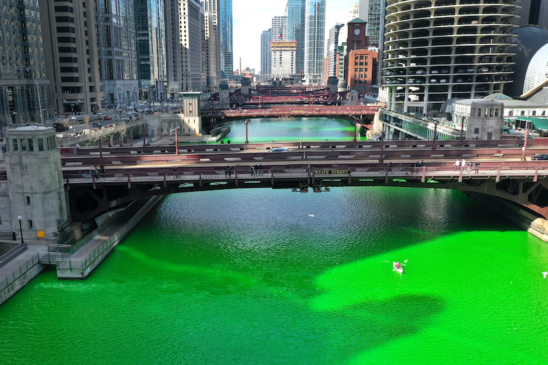 Dyeing of the Chicago River no Saint Patrick's Day