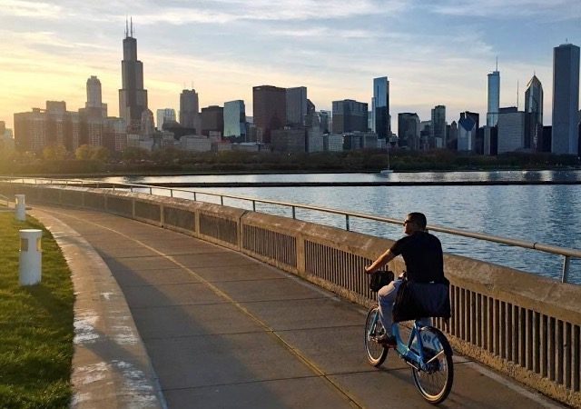 Fazendo um tour de bicicleta em Chicago